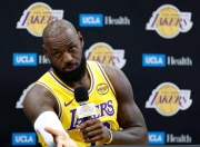 九游体育-包含詹姆斯回归赛场，爆冷首场状态亮眼，澳大利亚队观众沸腾！的词条