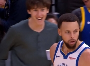 九游-库里在老鹰比赛中势不可挡，高光表现引发热议！的简单介绍